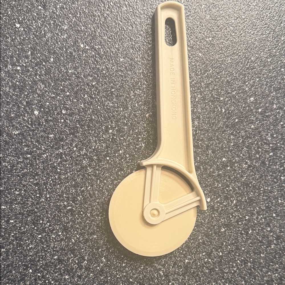 Ekco Tan Pizza Cutter vintage - Picture 4 of 5